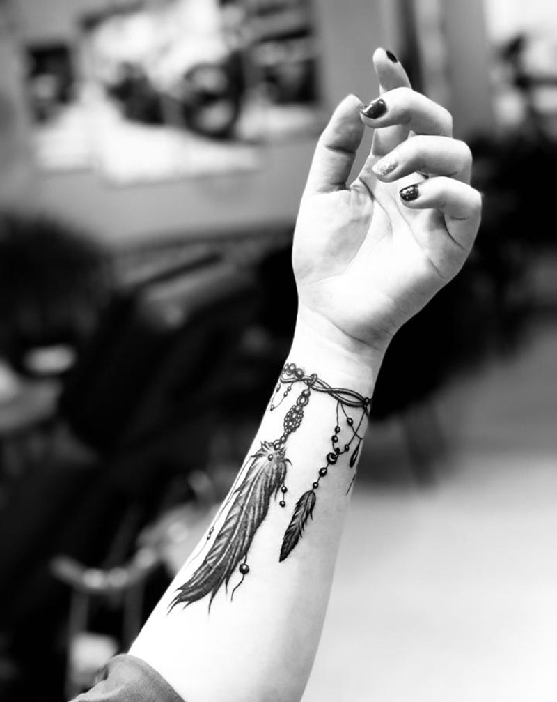 羽毛纹身纹身图片_手臂手部新传统纹身图案