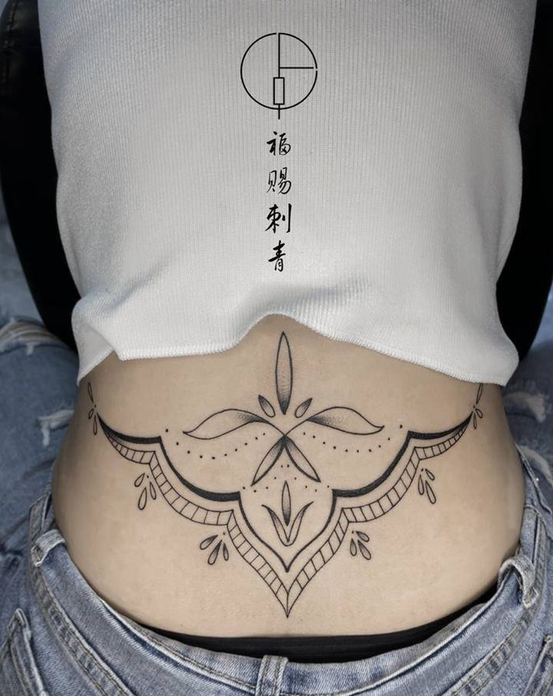 女生后腰纹身图片_腹部腰部几何点刺纹身图案