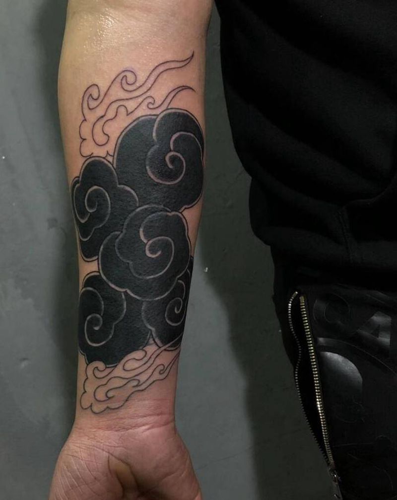 祥云纹身图片_手部新传统纹身图案