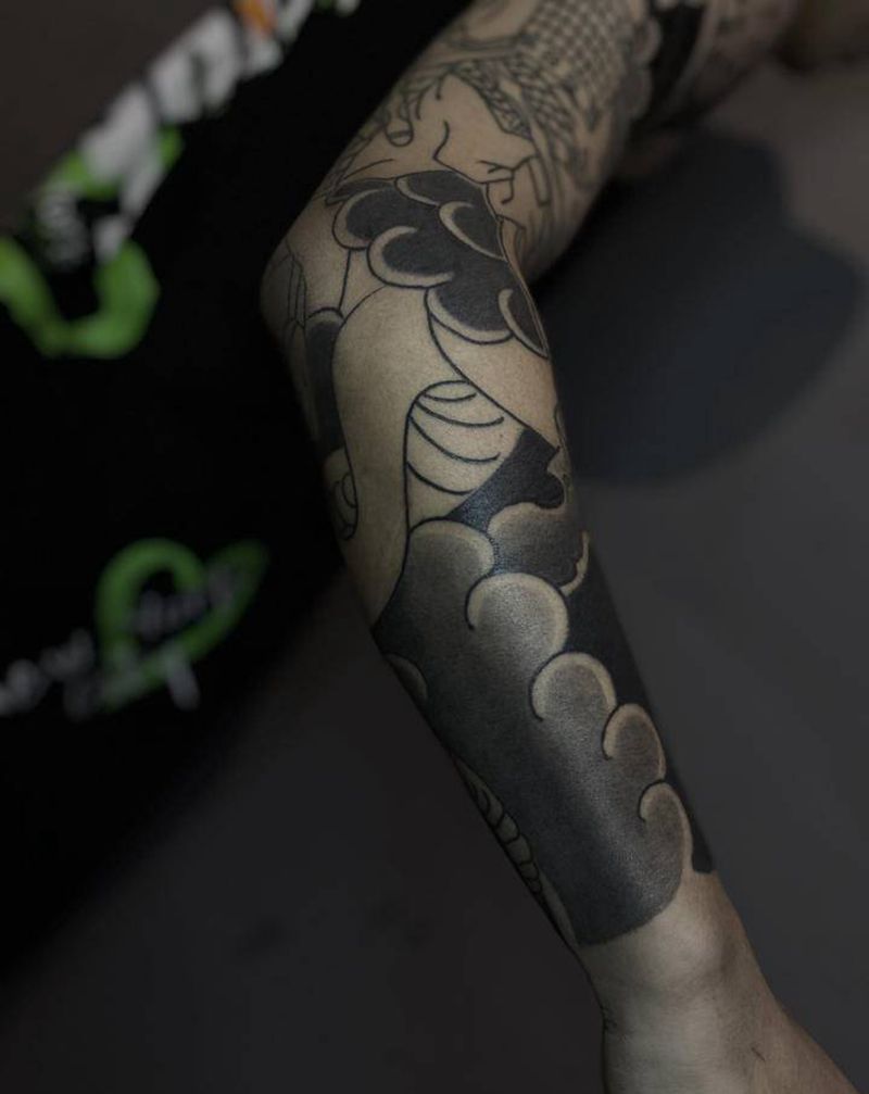 花臂未完成纹身图片_手臂老传统纹身图案