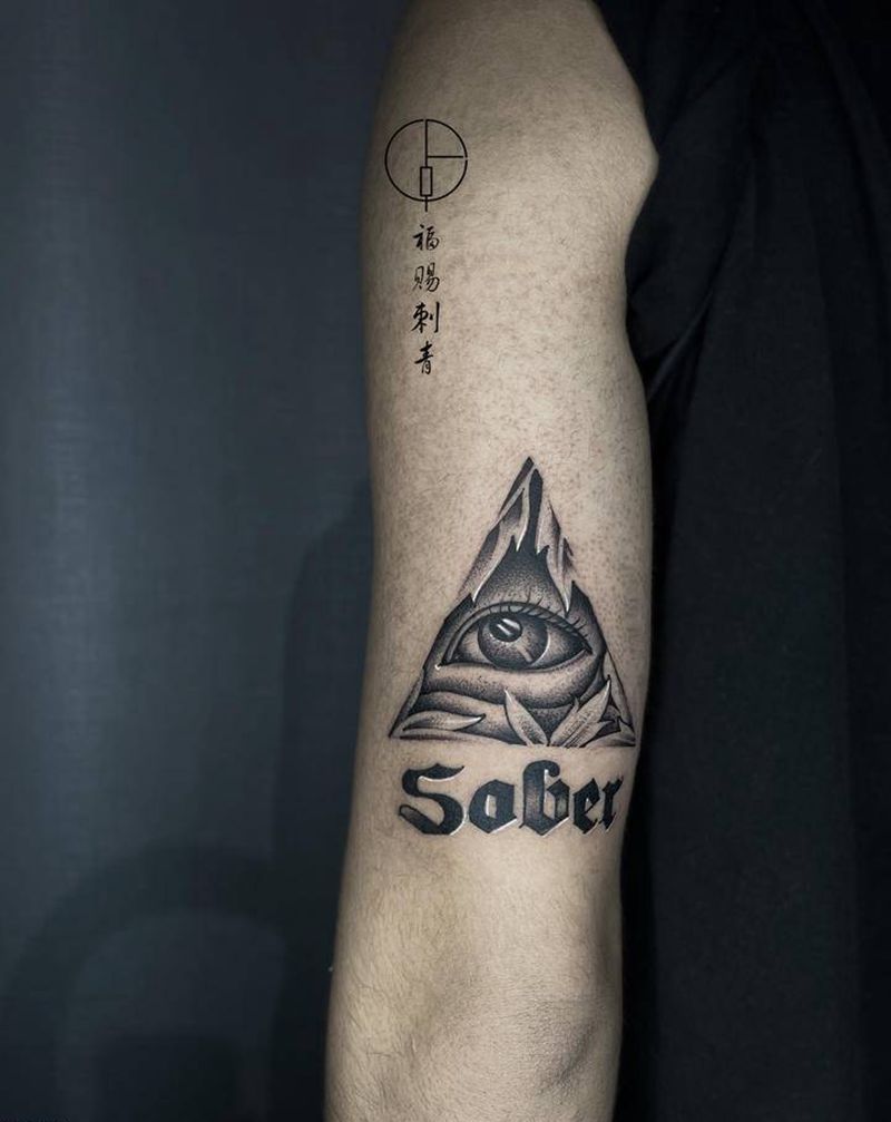 上帝之眼纹身图片_手臂手部点刺欧美写实纹身图案