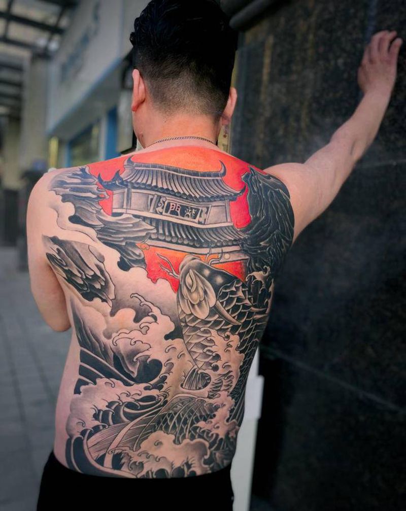 鲤鱼跃龙门遮盖纹身图片_背部新传统老传统纹身图案