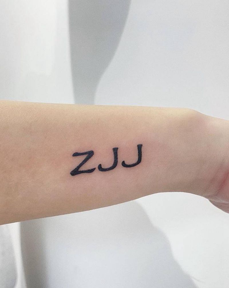 英文纹身图片_手部手臂几何图腾名字小清新英文纹身图案