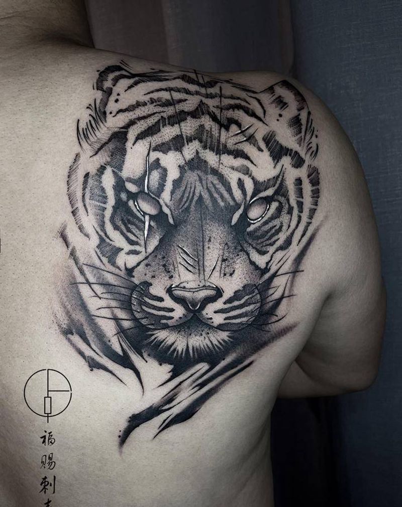 虎纹身图片_肩部背部点刺欧美写实纹身图案