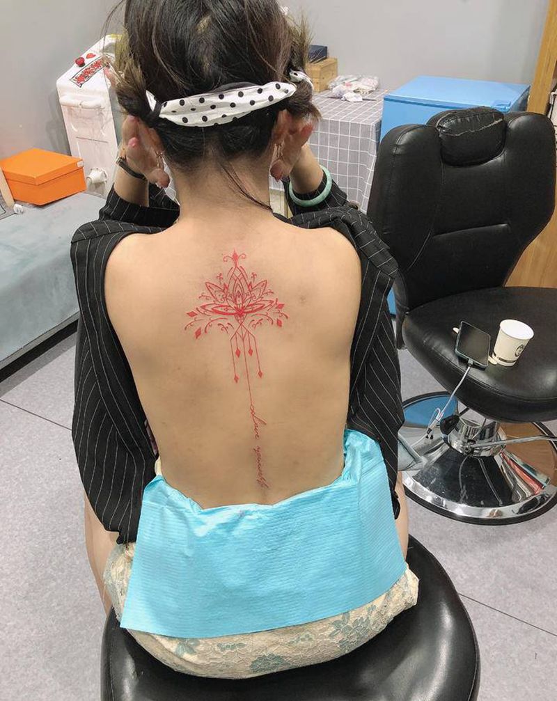 花纹身纹身图片_背部点刺纹身图案