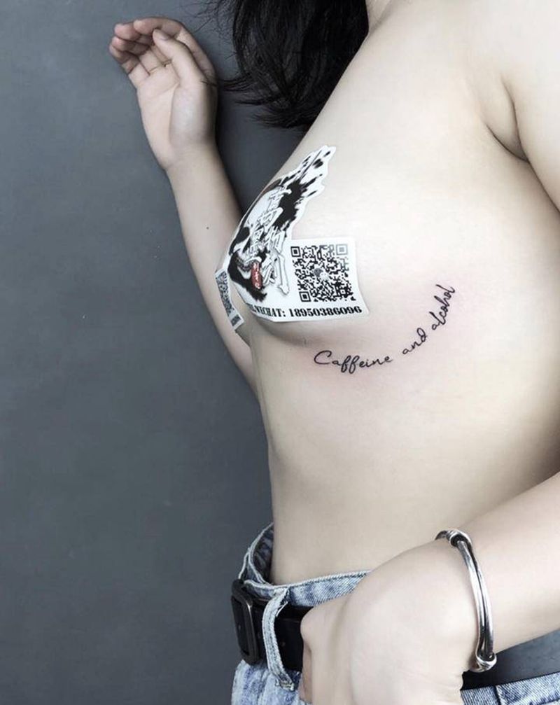 胸下英文纹身图片_胸部腰部花体字点刺纹身图案