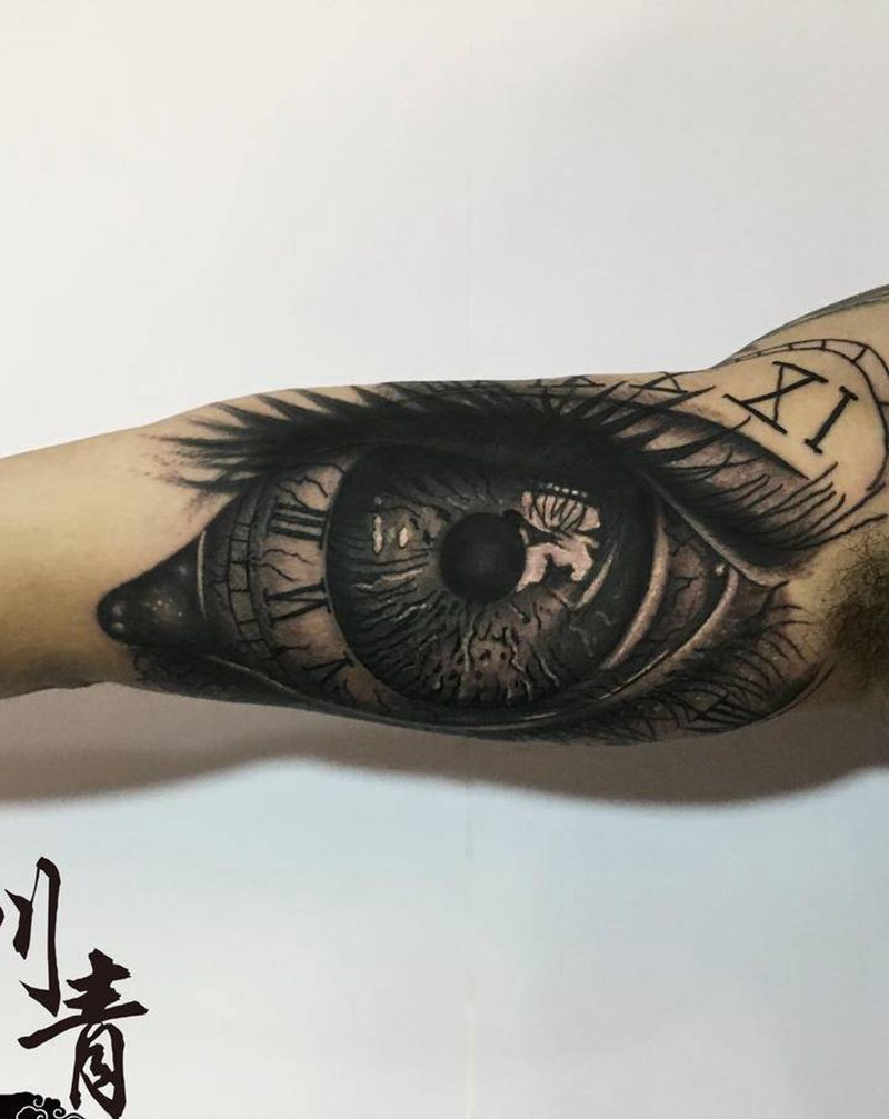大臂眼睛纹身图片_手臂欧美写实纹身图案
