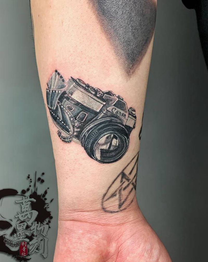 照相机纹身图片_手臂手部欧美写实几何纹身图案