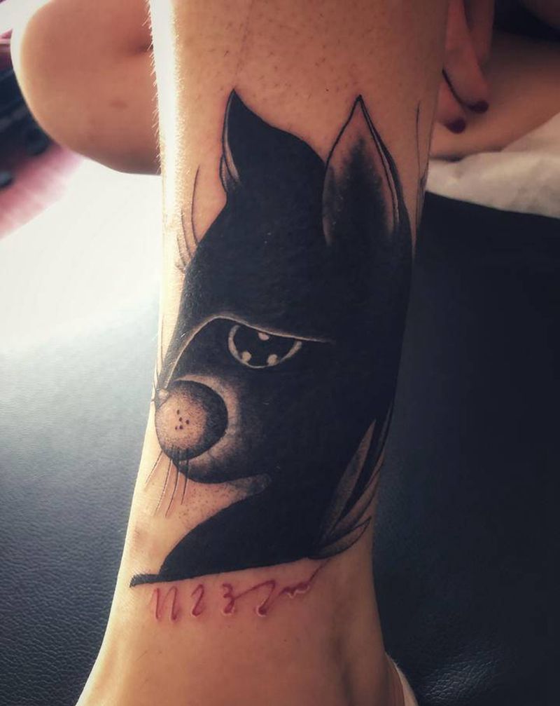 黑猫遮盖纹身图片_腿部New School纹身图案