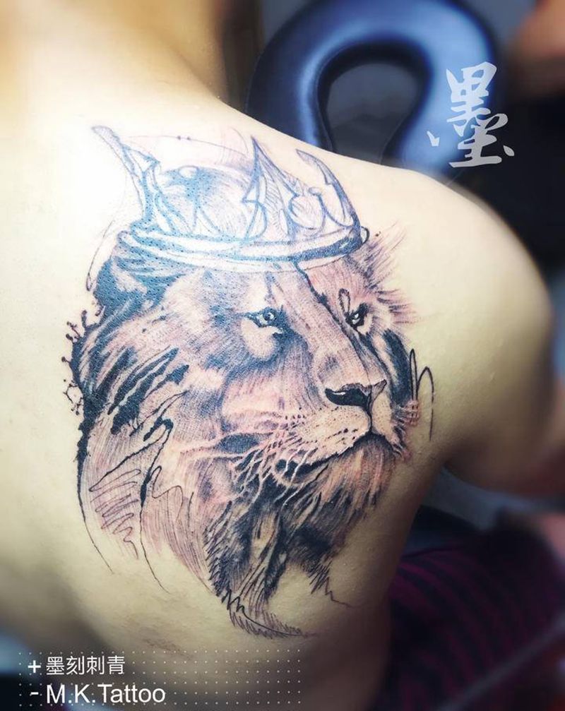 狮子王纹身图片_背部纹身图案