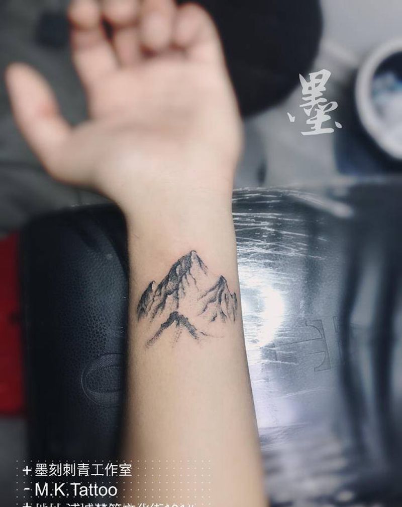 山纹身图片_手部纹身图案