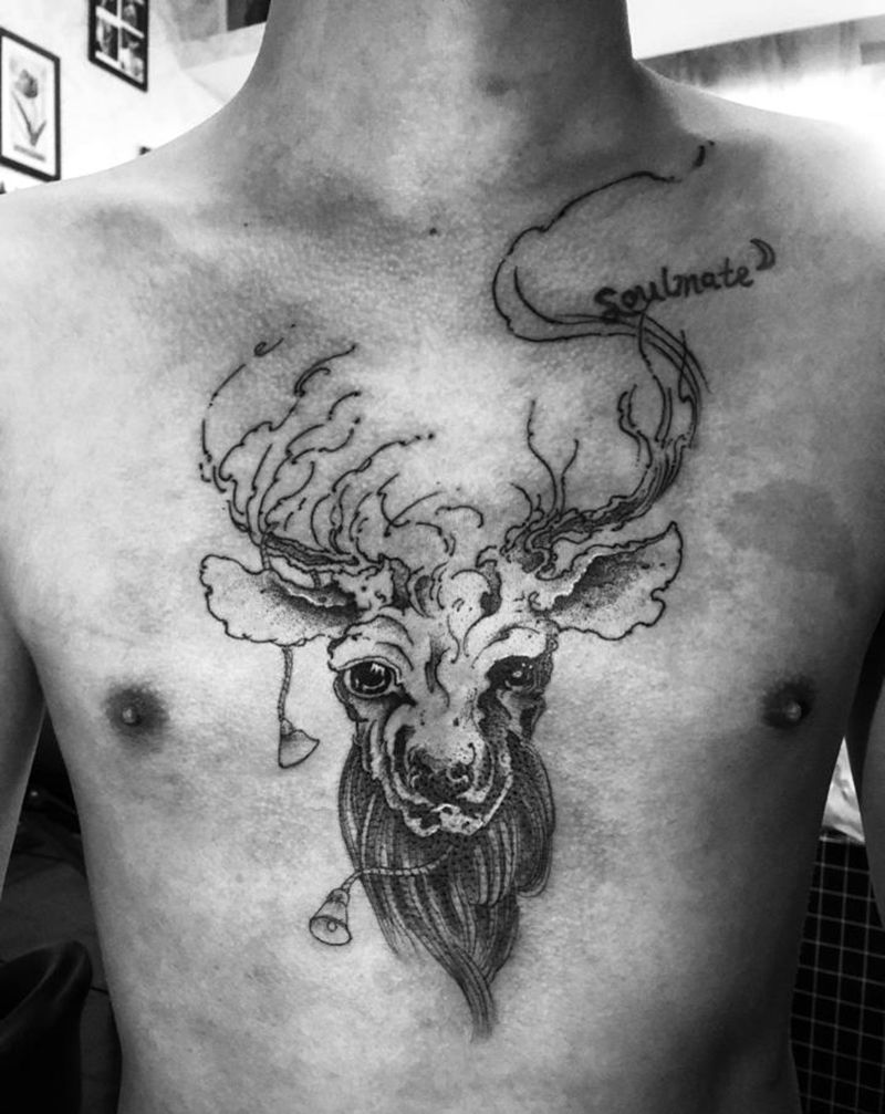 林深时见鹿纹身图片_胸部水墨纹身图案