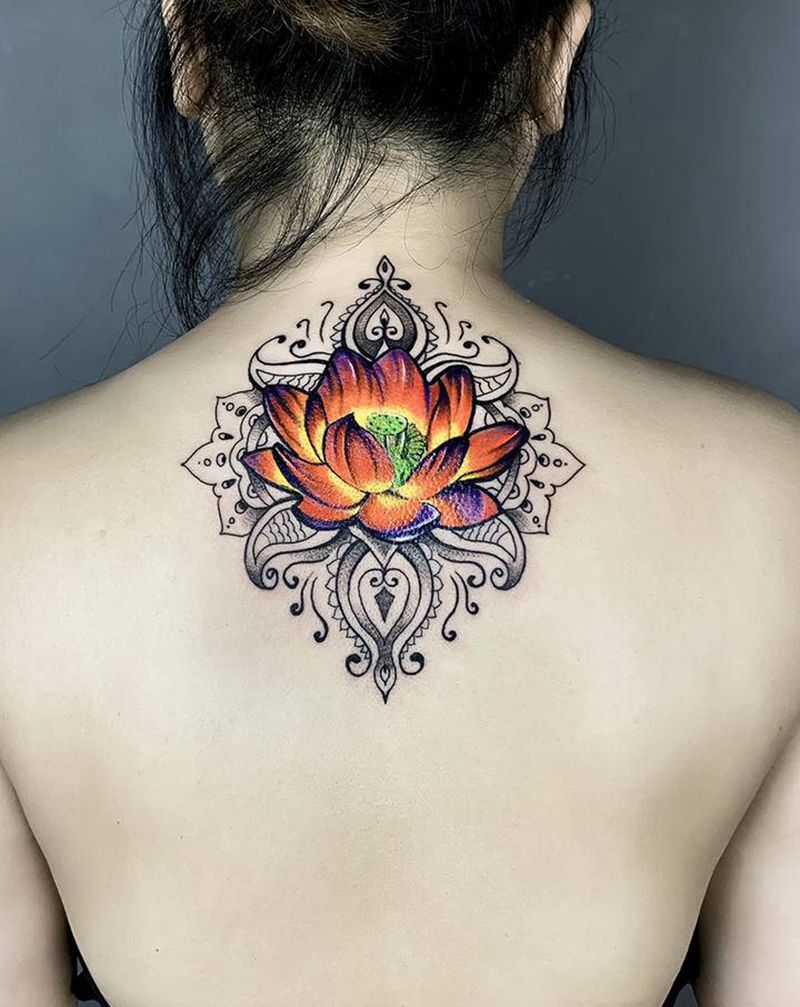 梵花纹身图片_背部肩部水彩几何纹身图案