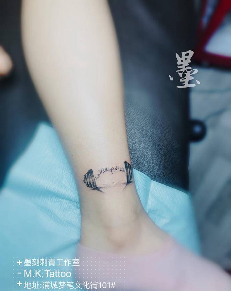 健身爱好者纹身图片_腿部纹身图案