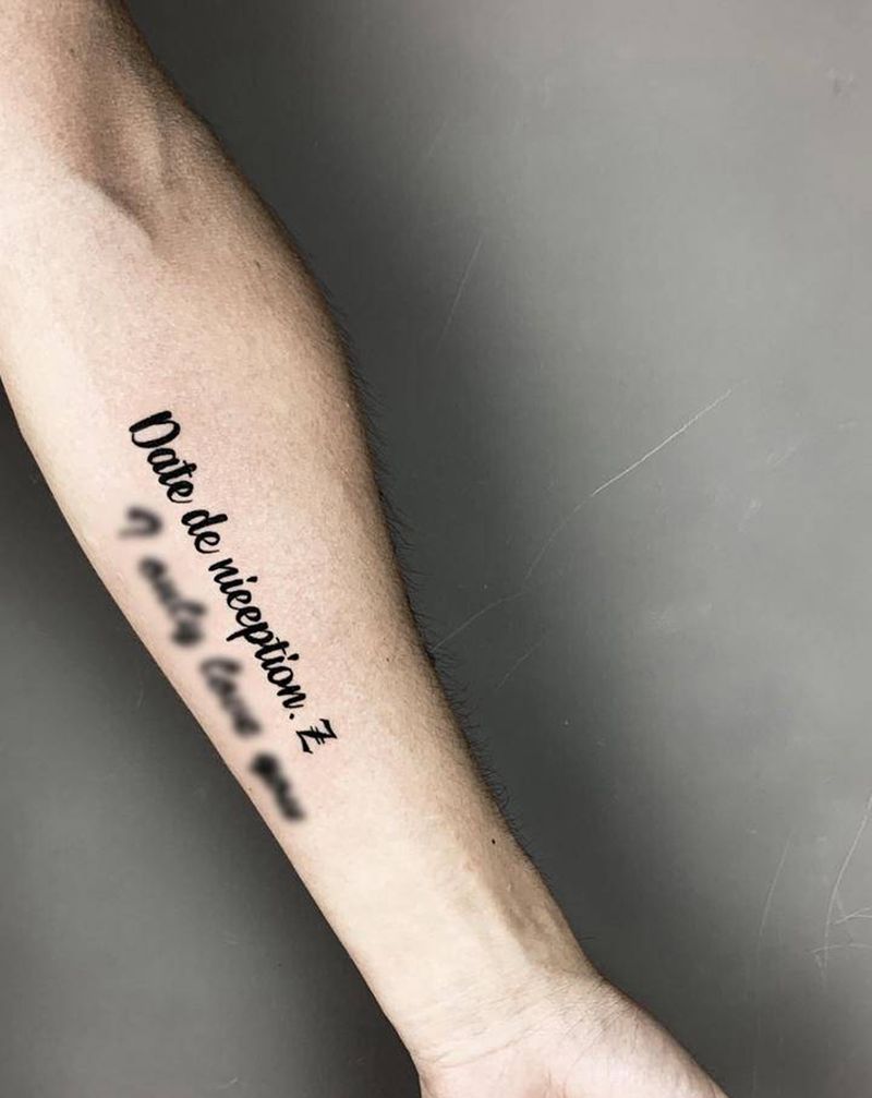 加了一排小英文纹身图片_手臂手部花体字图腾纹身图案