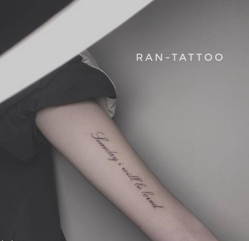 英文作品纹身图片_手部手臂水彩点刺纹身图案