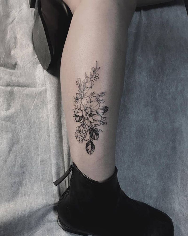 素花纹身图片_腿部脚部水彩点刺纹身图案