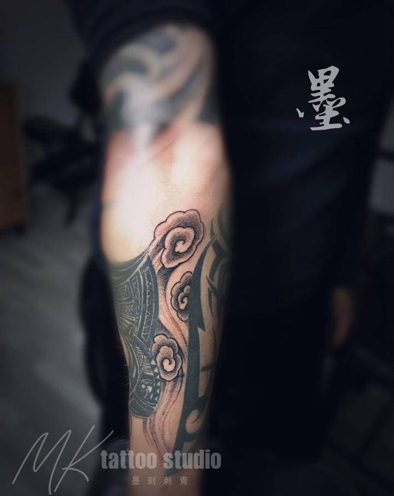 添加纹身，祥云纹身图片_手部纹身图案