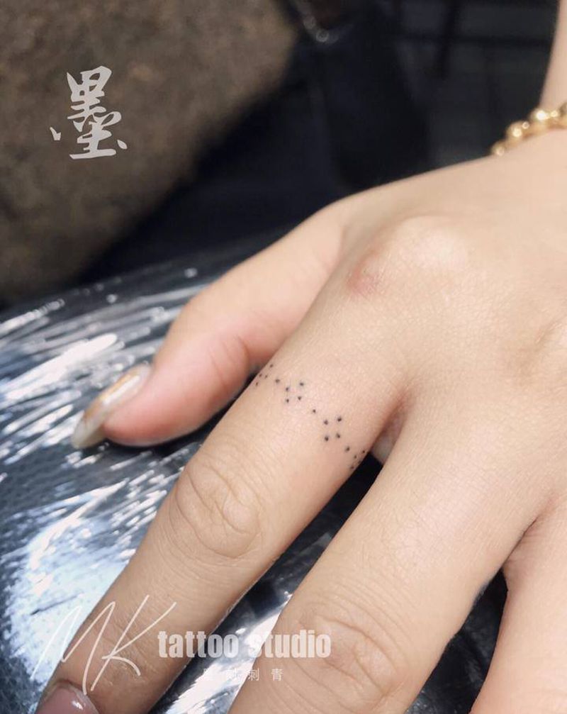 一手三图纹身图片_手部纹身图案