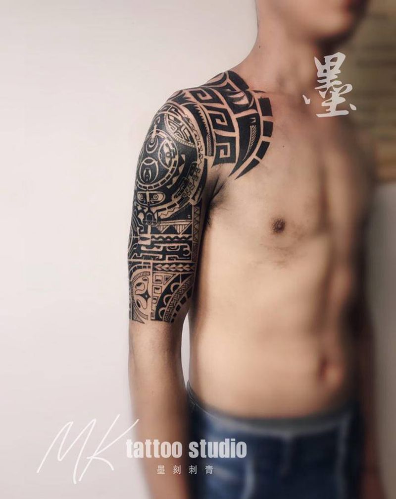 图腾哈，皮肤没擦干净抱歉纹身图片_肩部手臂图腾纹身图案