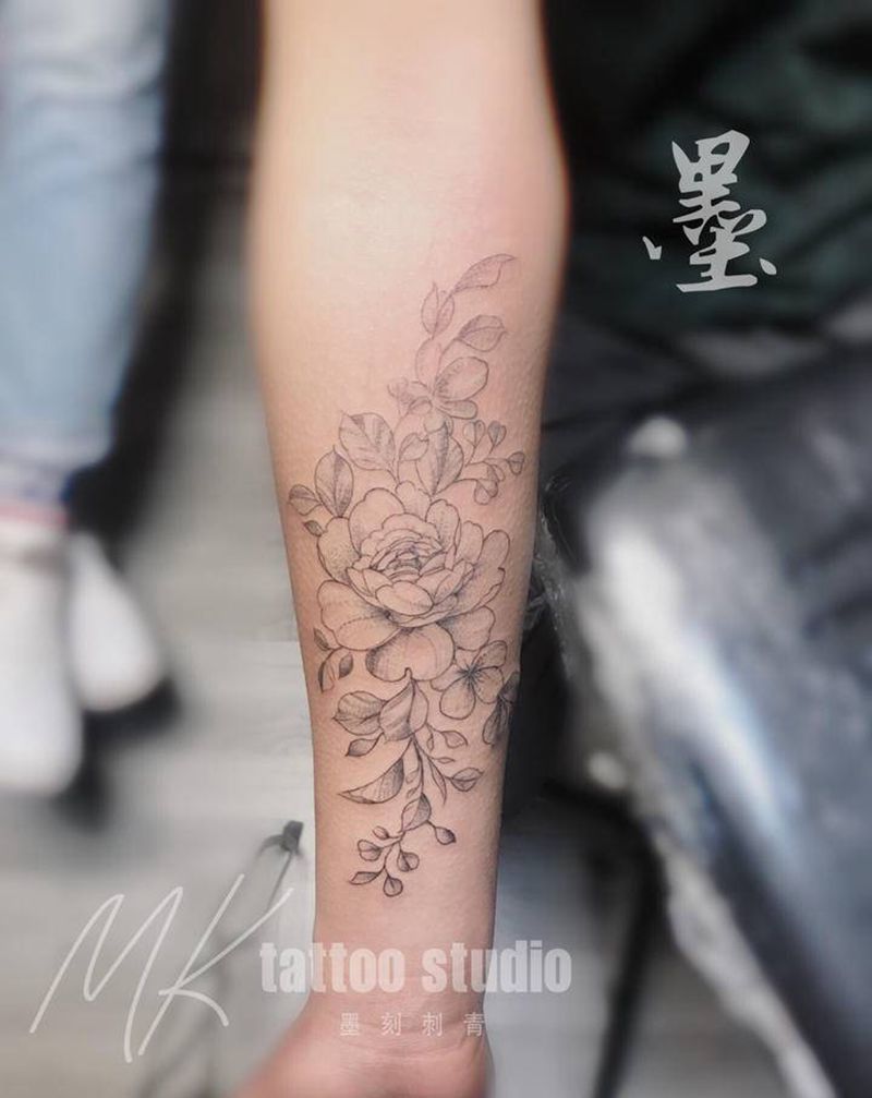 素花纹身图片_手部胸部纹身图案