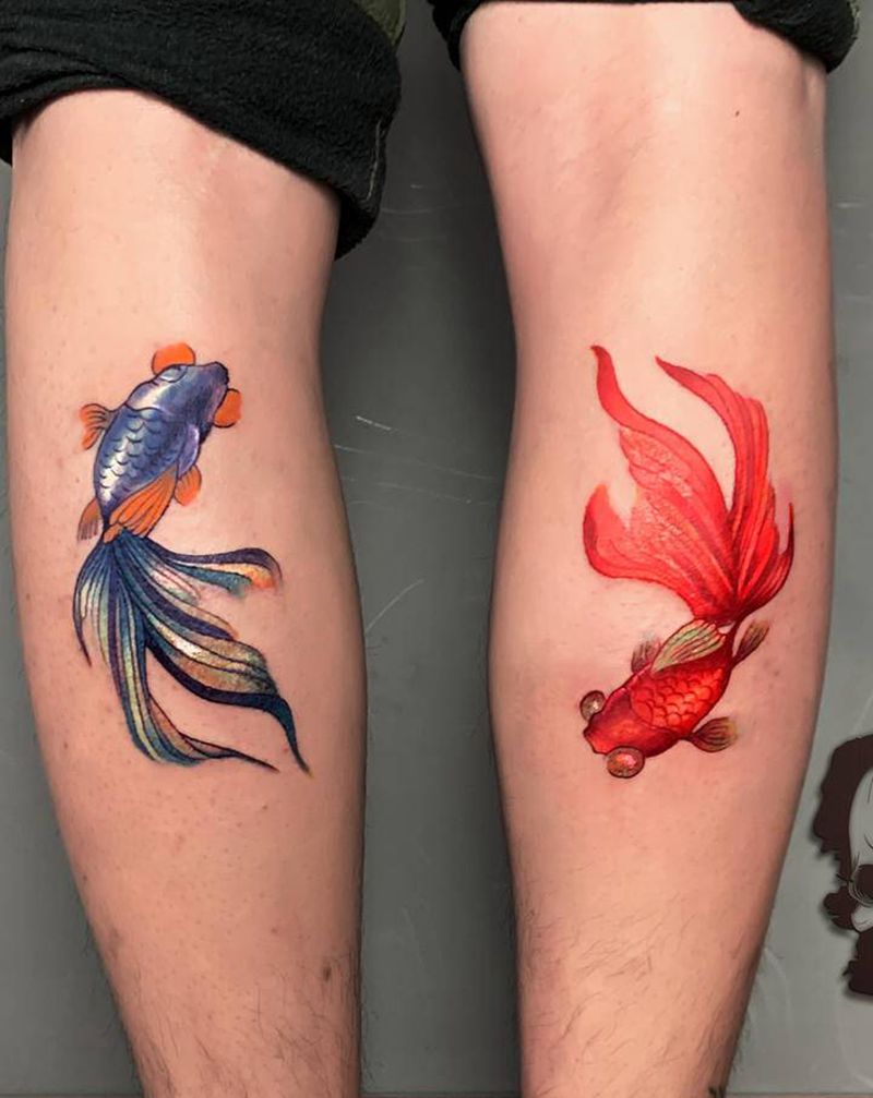 小金鱼儿纹身图片_腿部脚部纹身图案