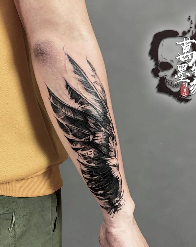 翅膀纹身图片_手臂手部欧美写实点刺纹身图案