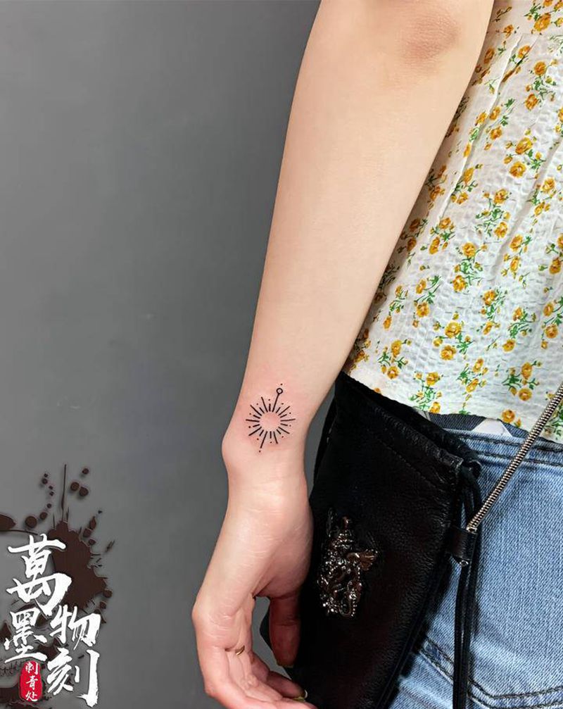 小姐姐纹身初体验纹身图片_手臂手部几何点刺纹身图案