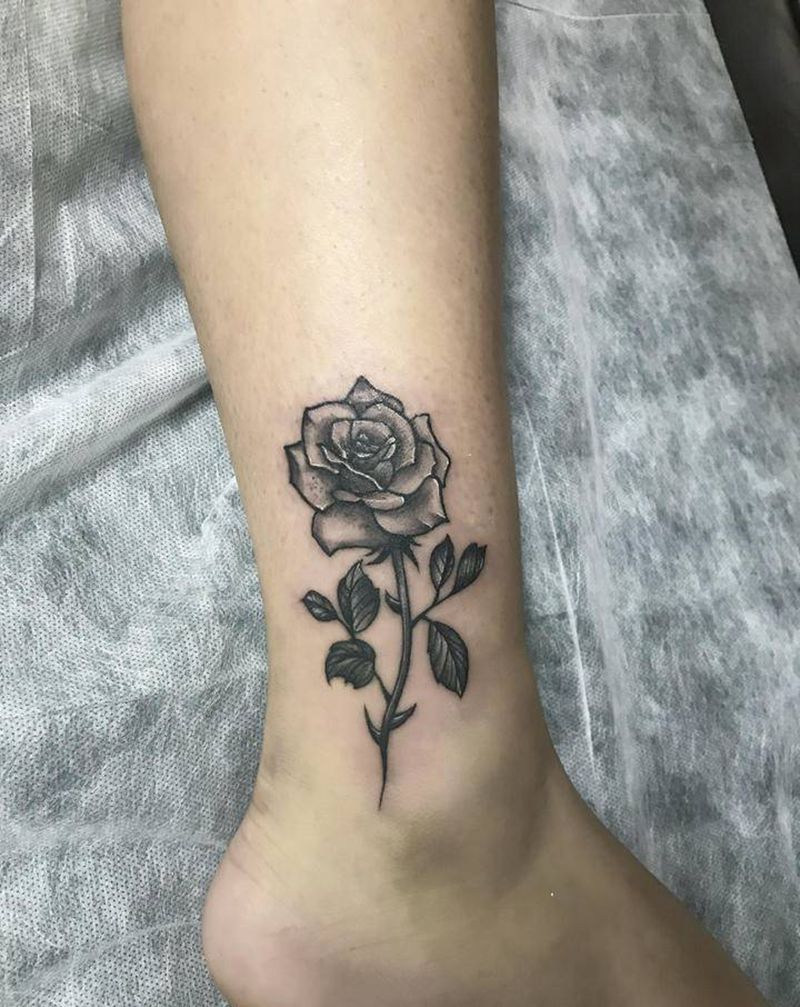 玫瑰纹身图片_手臂欧美写实纹身图案