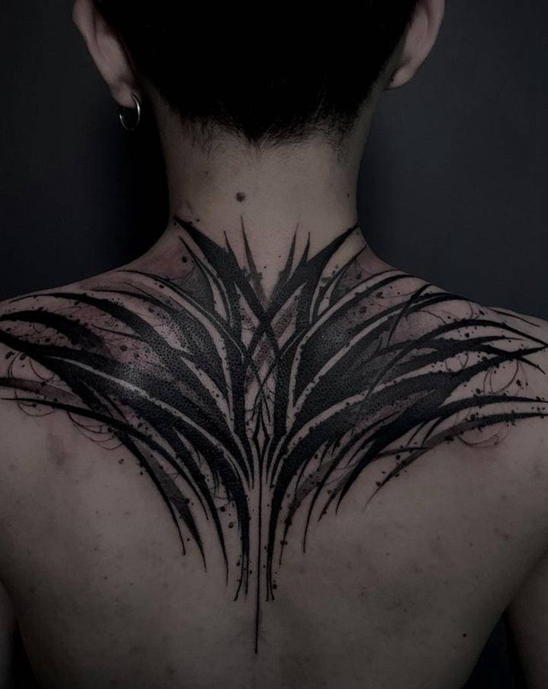 花体字纹身图片_背部花体字水墨纹身图案