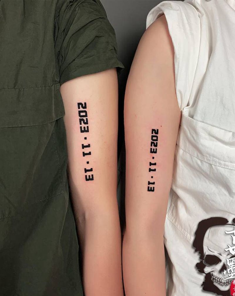 情侣纹身纹身图片_手臂肩部图腾花体字纹身图案