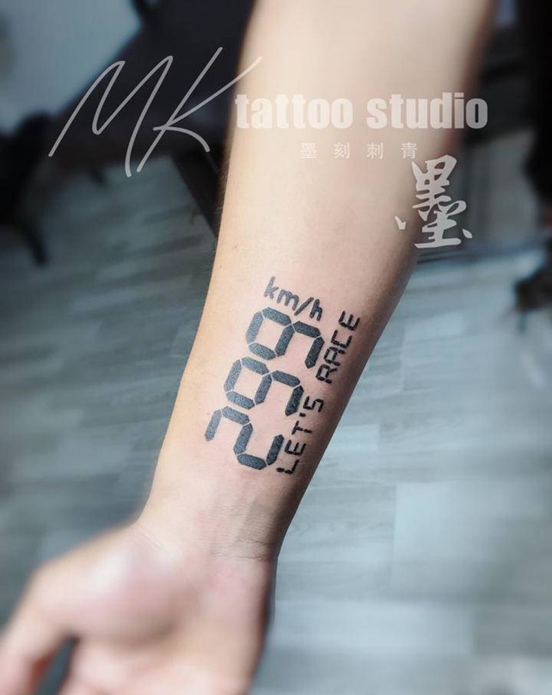 爆表纹身图片_手部花体字纹身图案