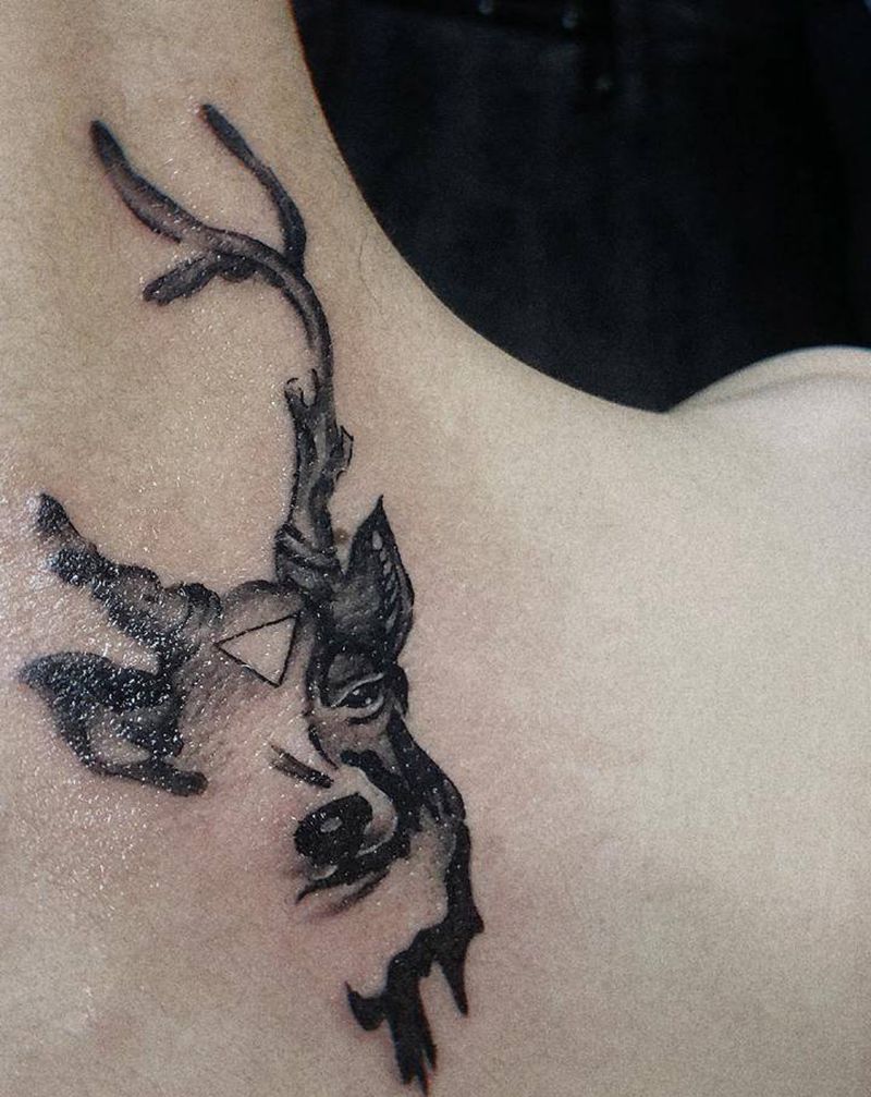 鹿纹身图片_颈部鹿纹身图案