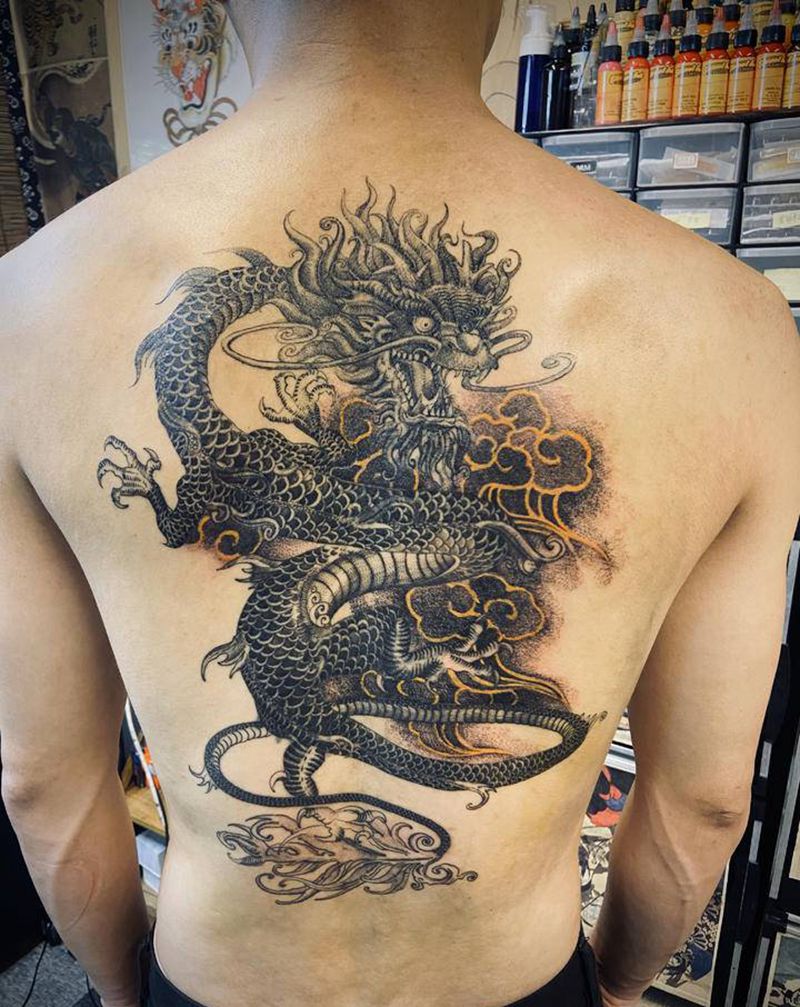 龙纹身图片_背部点刺纹身图案