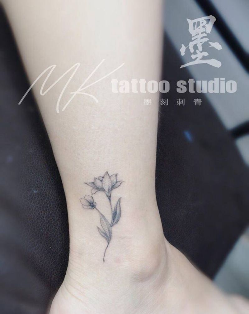 花纹身图片_脚部纹身图案