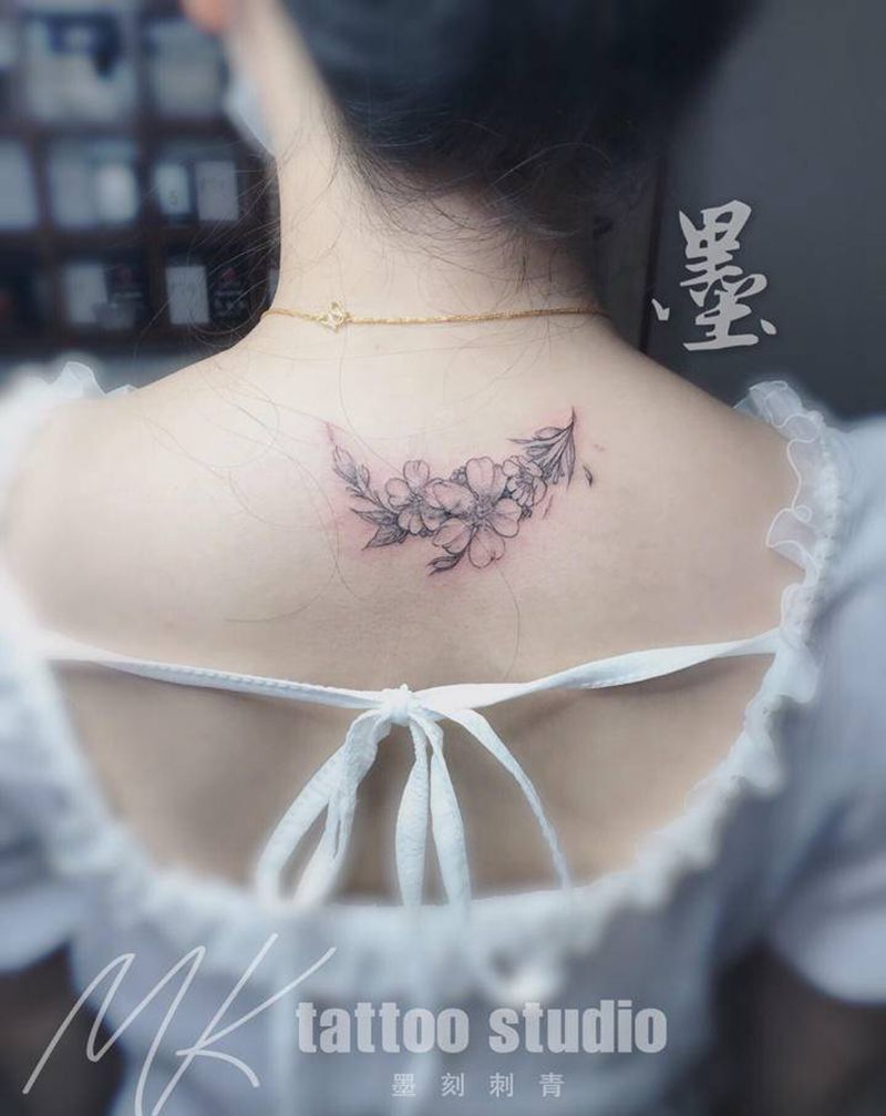 素花，遮盖纹身图片_背部纹身图案
