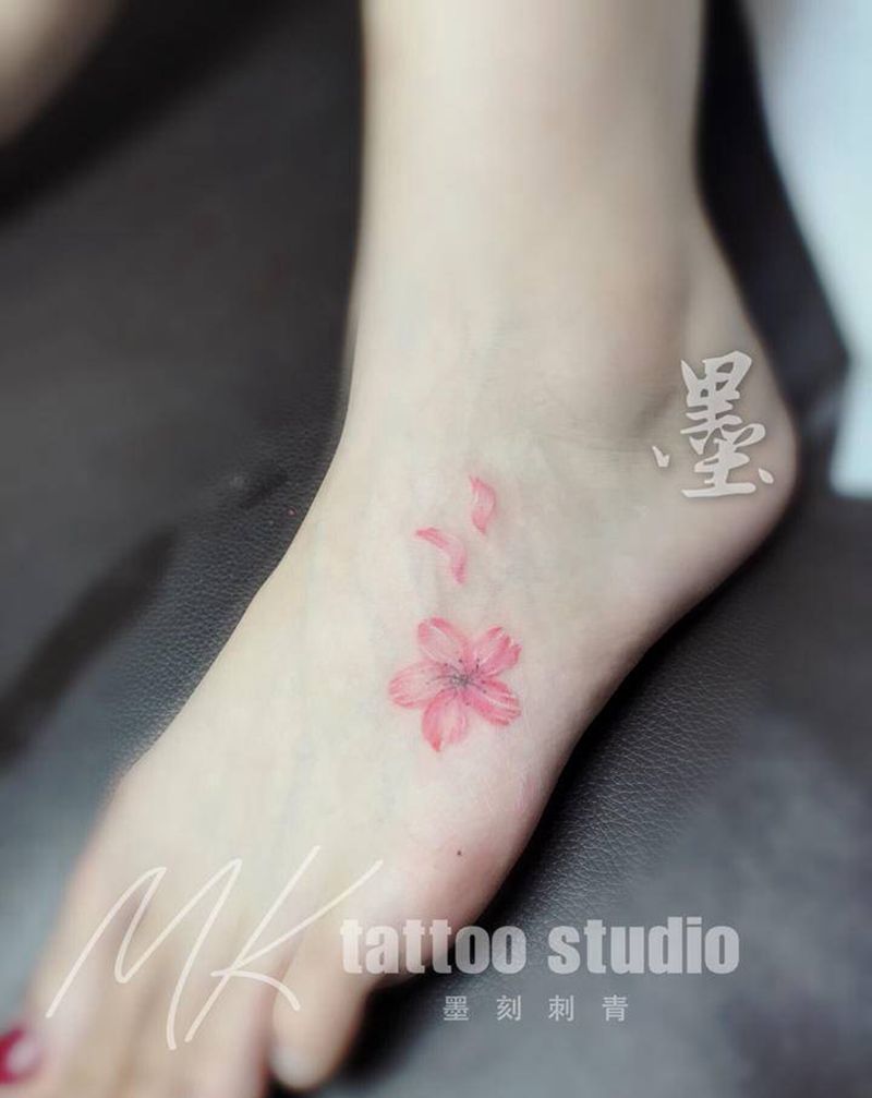 花纹身图片_脚部纹身图案