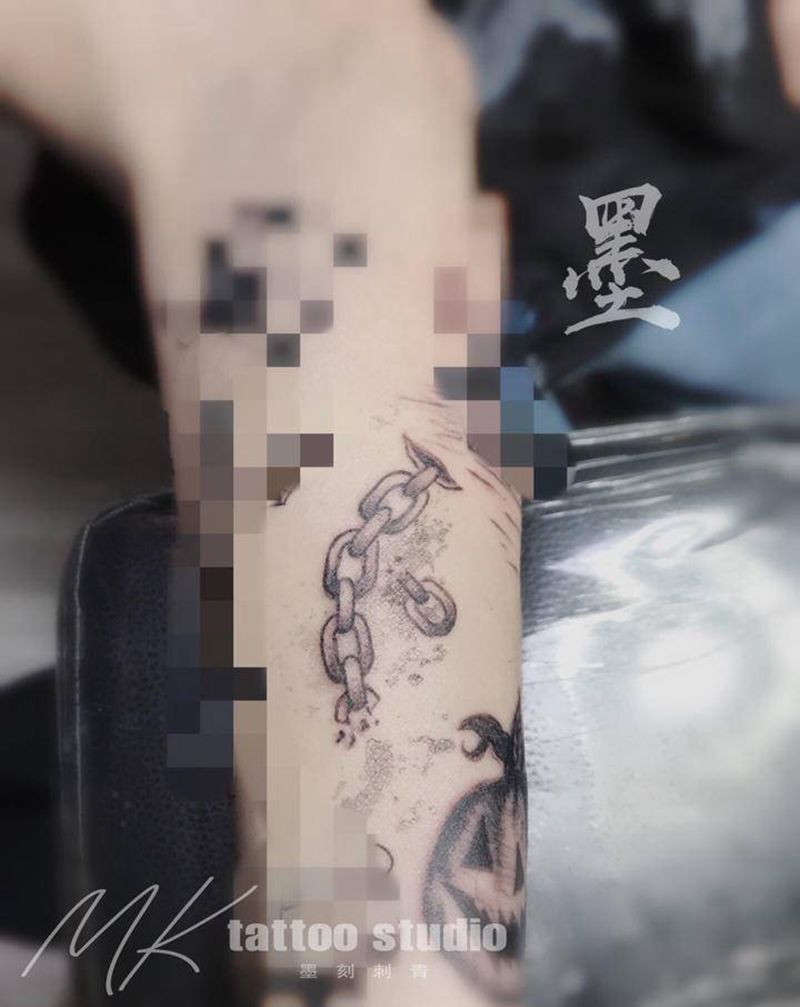 手臂拼接纹身图片_手部纹身图案