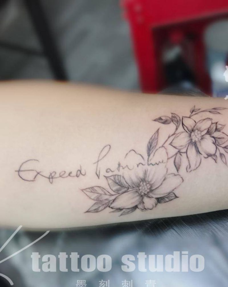 素花纹身图片_手部纹身图案