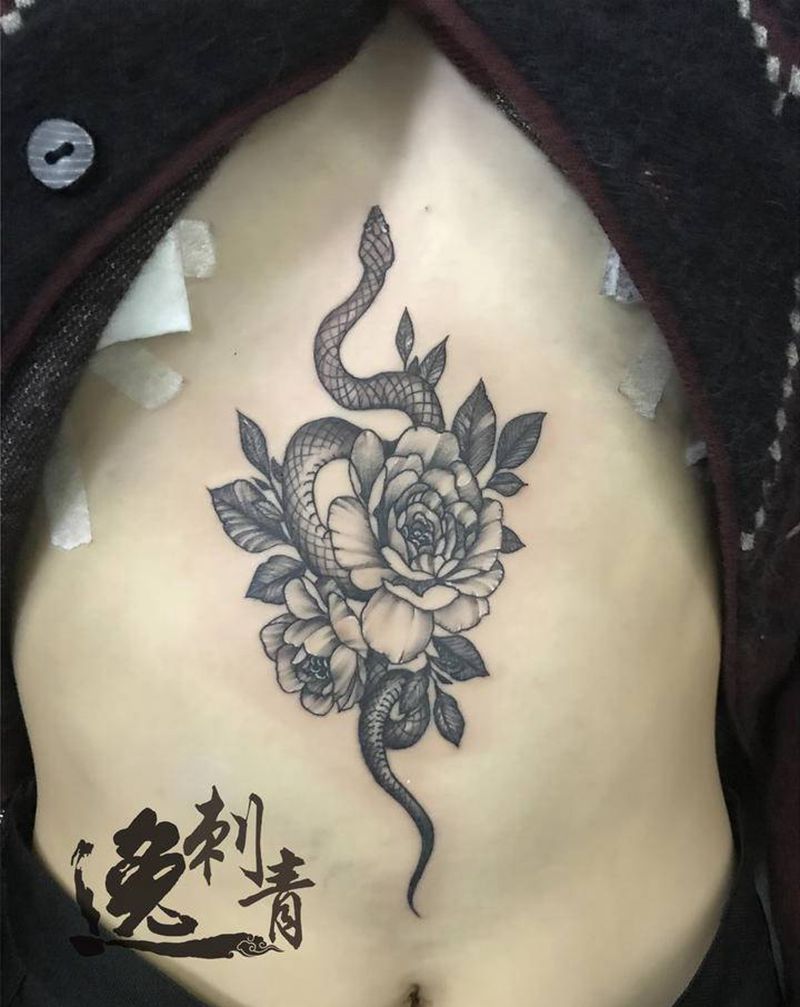 小花蛇纹身图片_腹部点刺纹身图案