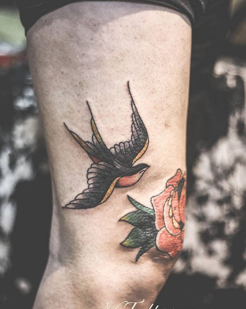 「鳥•花•刀」纹身图片_手臂Old School纹身图案