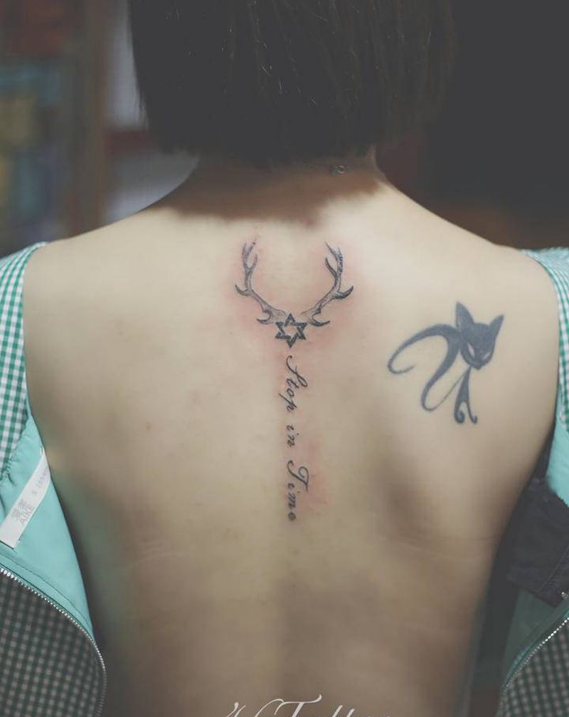 「鹿角•英文」纹身图片_背部纹身图案