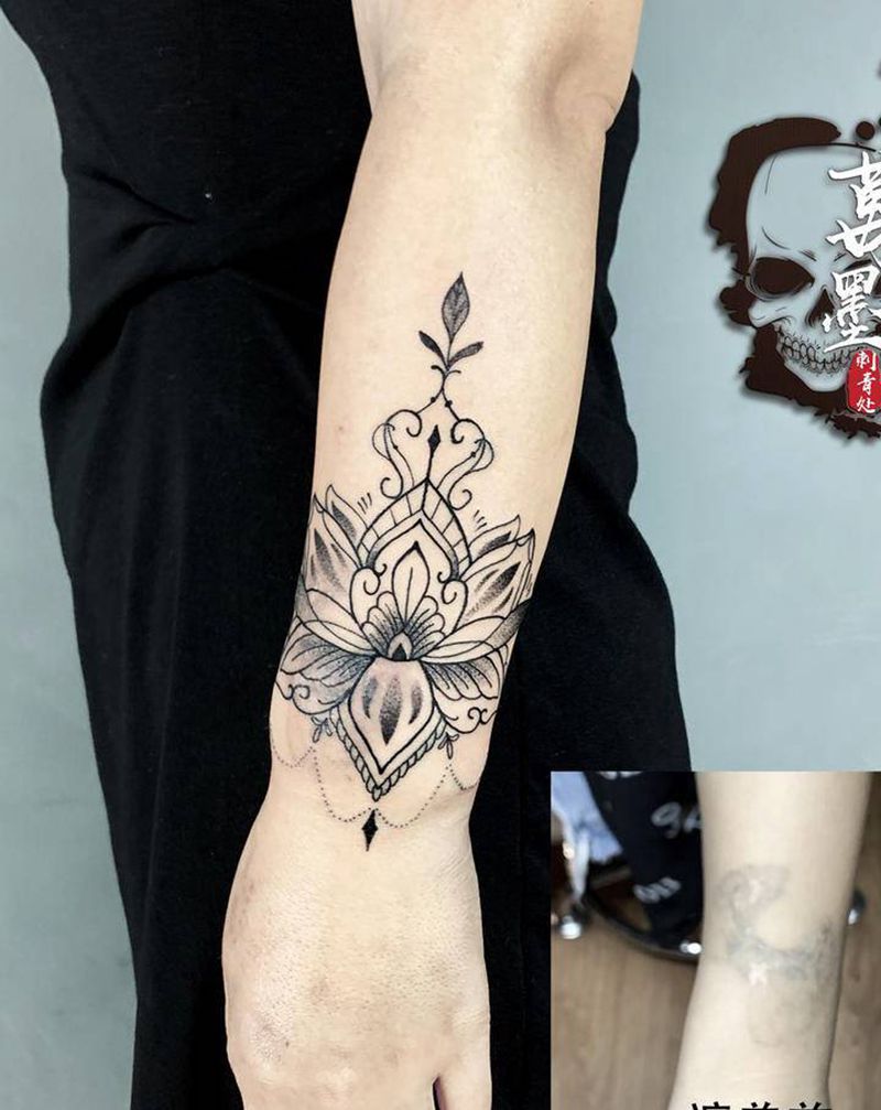 疤痕遮盖纹身图片_手臂手部点刺几何纹身图案