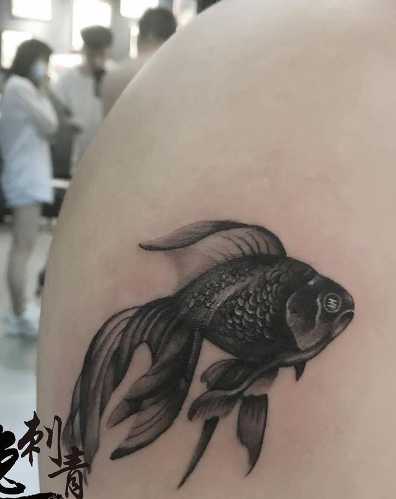 小金鱼纹身图片_手臂新传统纹身图案