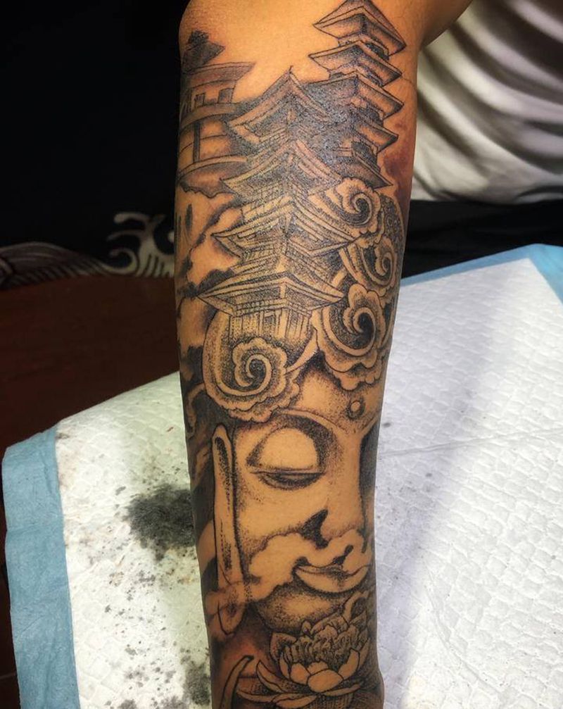 花臂纹身图片_手臂点刺新传统纹身图案