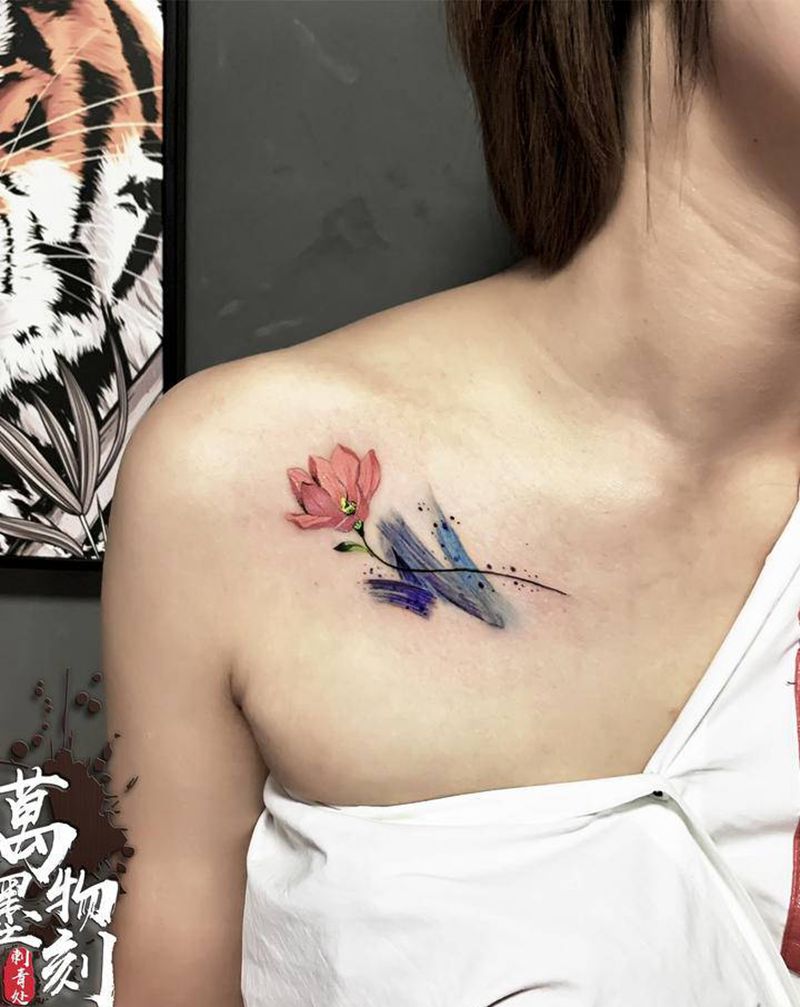 小发发纹身图片_肩部胸部欧美写实水墨纹身图案