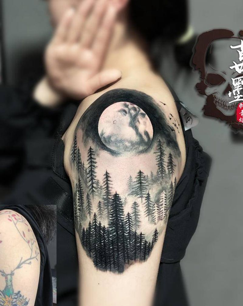 暮色之森纹身图片_肩部手臂欧美写实水墨纹身图案