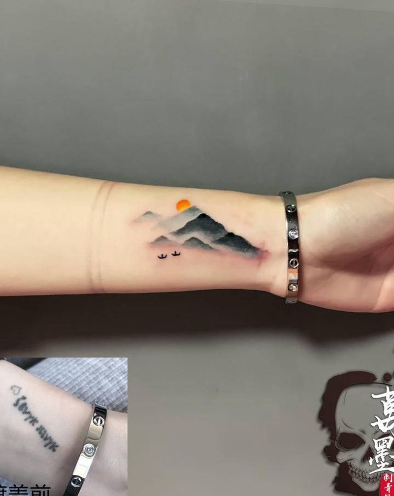 水墨遮盖纹身图片_手臂手部水墨水彩纹身图案