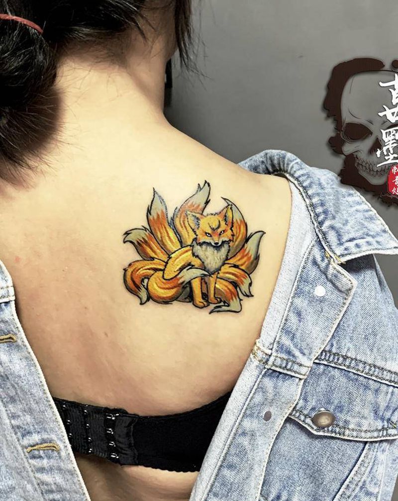 九尾纹身图片_肩部背部New School水墨纹身图案