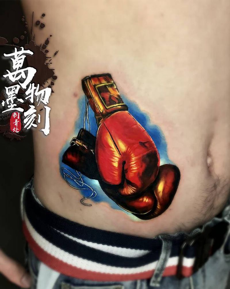 拳套纹身图片_腹部胸部欧美写实水彩纹身图案